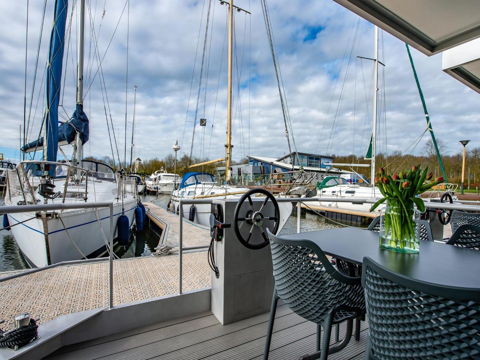 Waterlodge Blue Lagoon On A Jetty For 4 People Kamperland Esterno foto