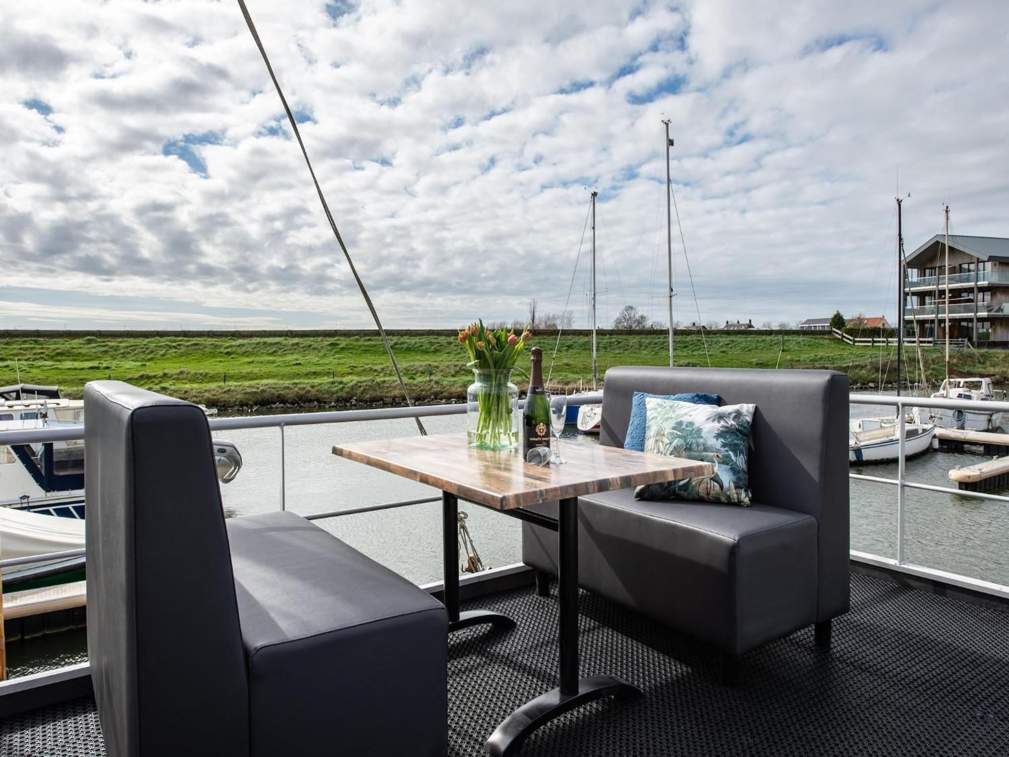 Waterlodge Blue Lagoon On A Jetty For 4 People Kamperland Esterno foto