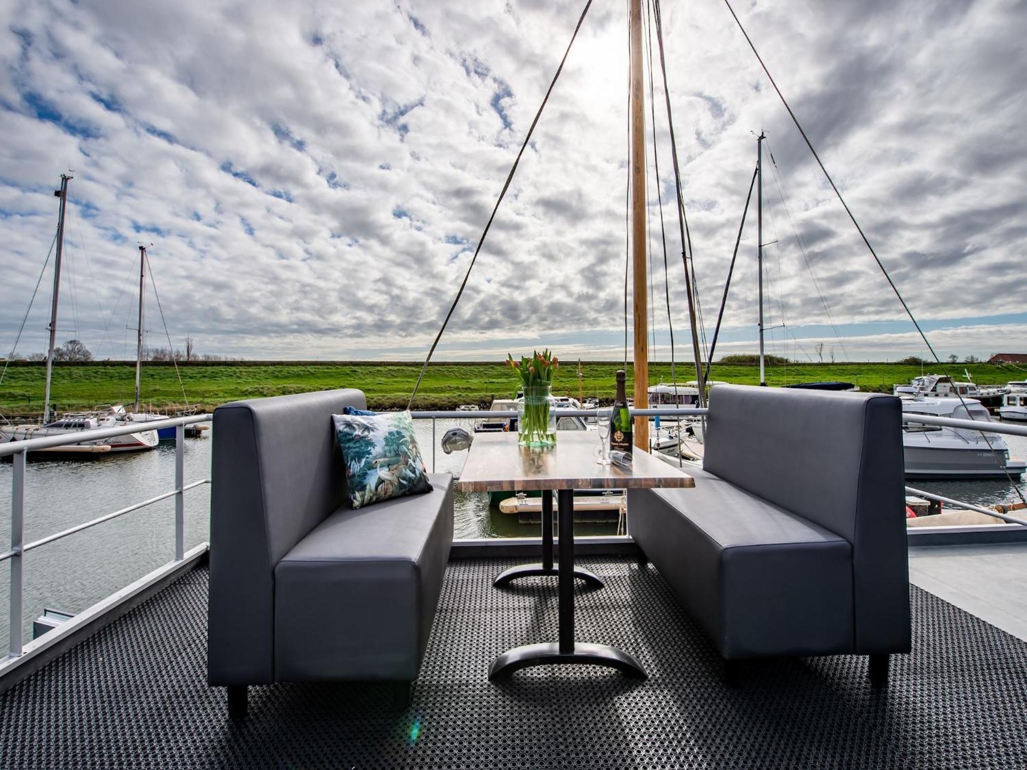 Waterlodge Blue Lagoon On A Jetty For 4 People Kamperland Esterno foto