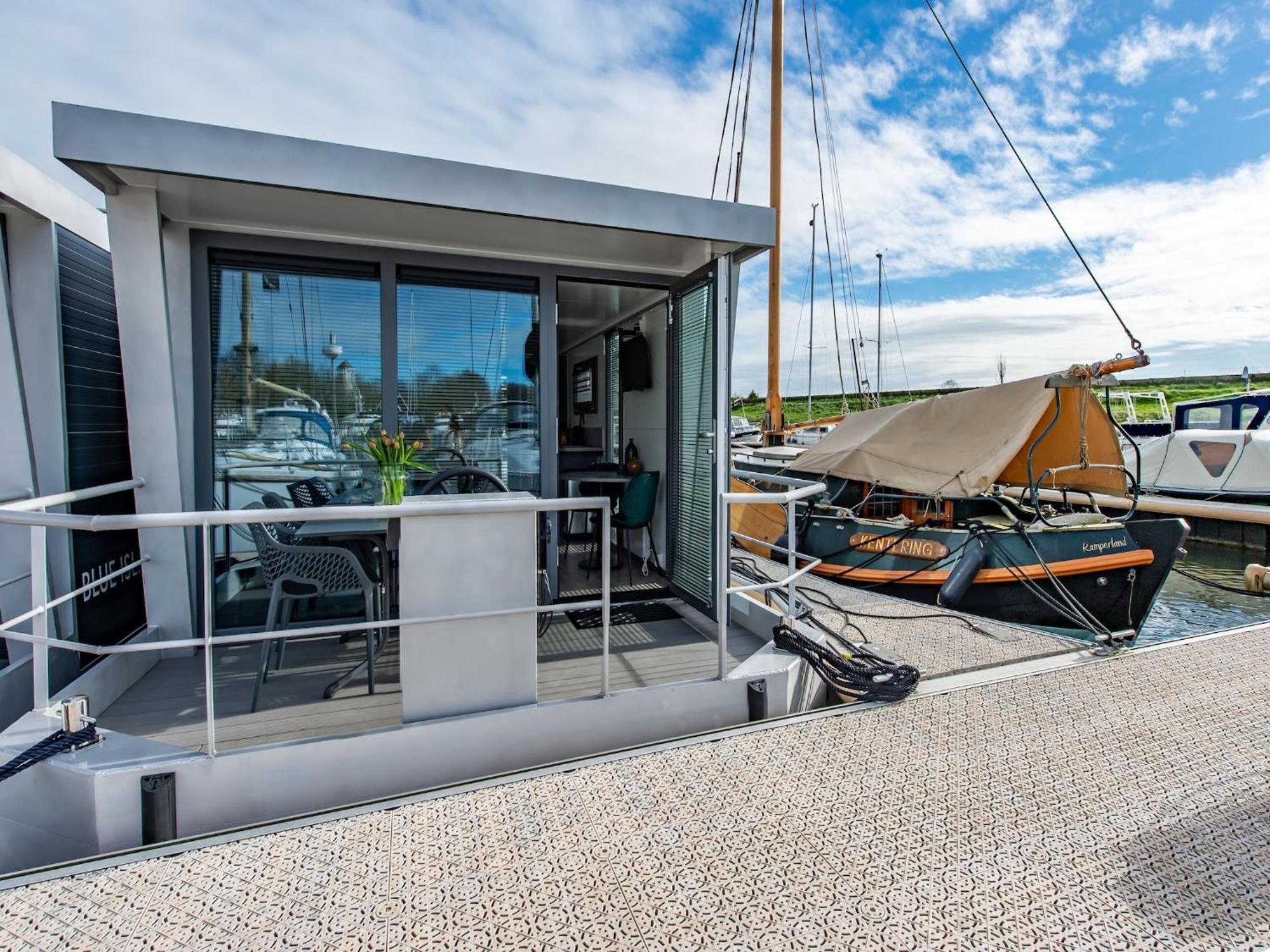 Waterlodge Blue Lagoon On A Jetty For 4 People Kamperland Esterno foto