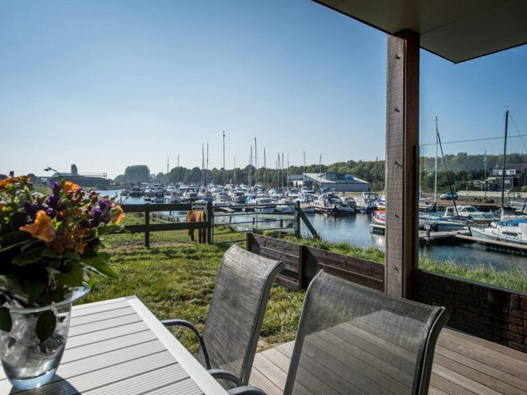 Waterlodge Blue Lagoon On A Jetty For 4 People Kamperland Esterno foto